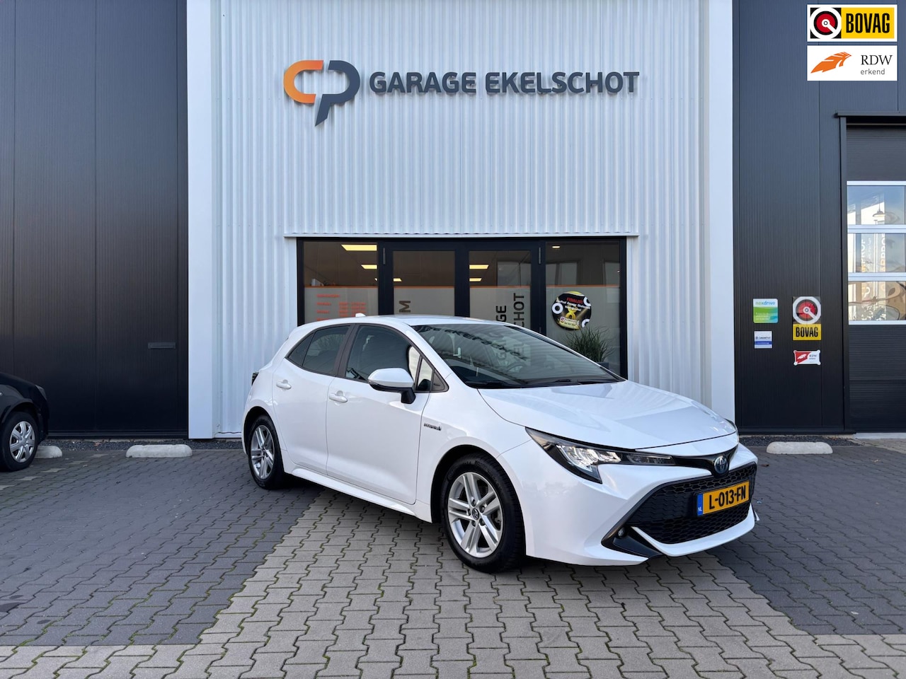 Toyota Corolla - 1.8 Hybrid Active|Trekhaak|Cruise|Automaat|Camera - AutoWereld.nl