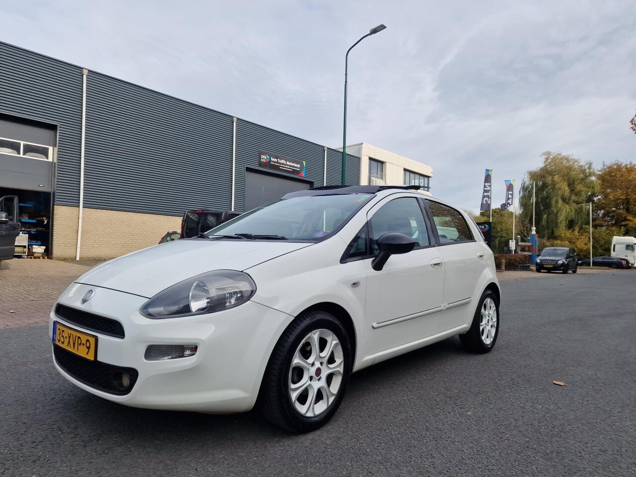Fiat Punto Evo - 0.9 TwinAir Easy PANORAMA CRUISE 2 X SLEUTELS AIRCO - AutoWereld.nl