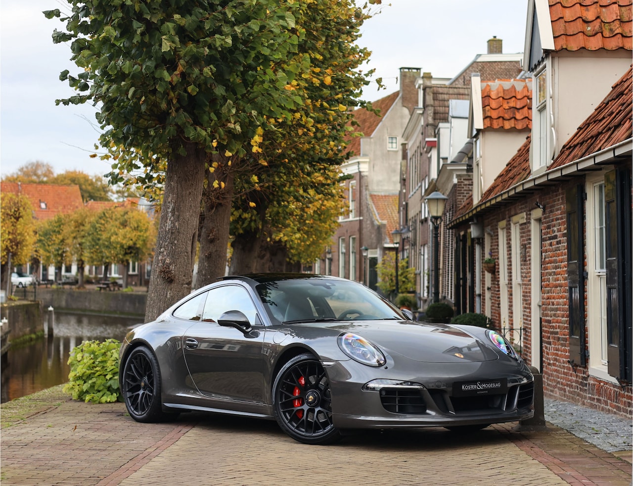 Porsche 911 - 3.8 Carrera 4 GTS | Rood design - Swiss car - Perfect! - AutoWereld.nl