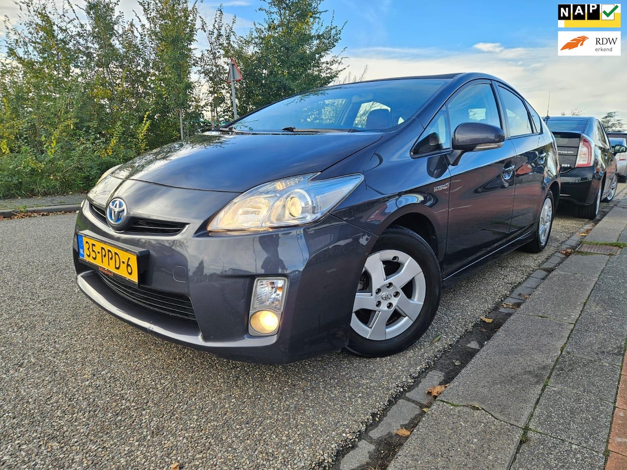 Toyota Prius - 1.8 GARANTIE Leer Bekleding Navi BT Parkeersensoren - AutoWereld.nl