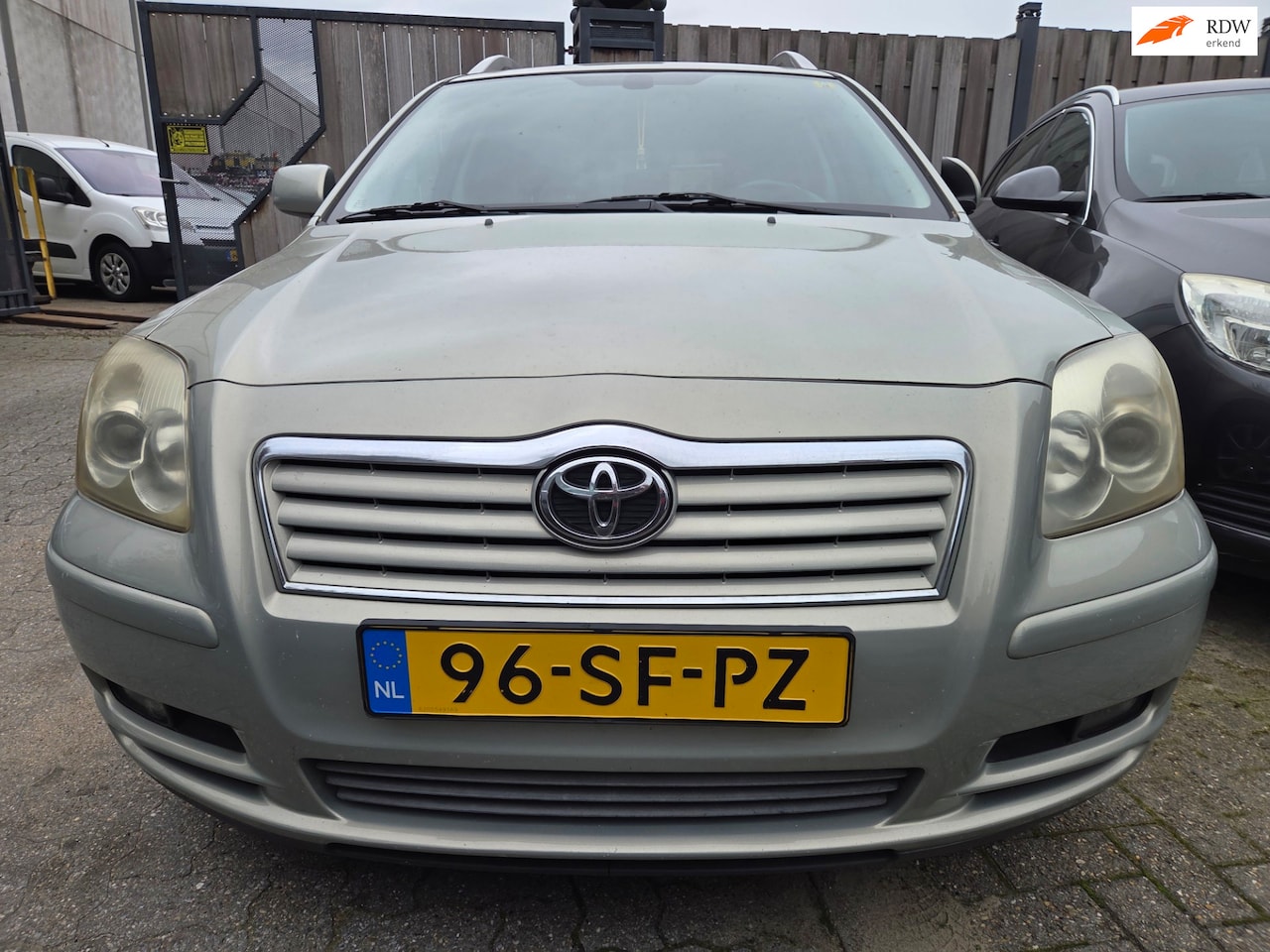 Toyota Avensis Wagon - 2.2 D-4D Linea Luna 2.2 D-4D Linea Luna - AutoWereld.nl