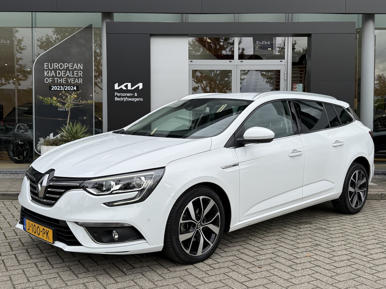 Renault Mégane Estate - 1.3 TCe Bose AUTOMAAT | Navi | Climate | Trekhaak Info Daan 0492-588964 - AutoWereld.nl