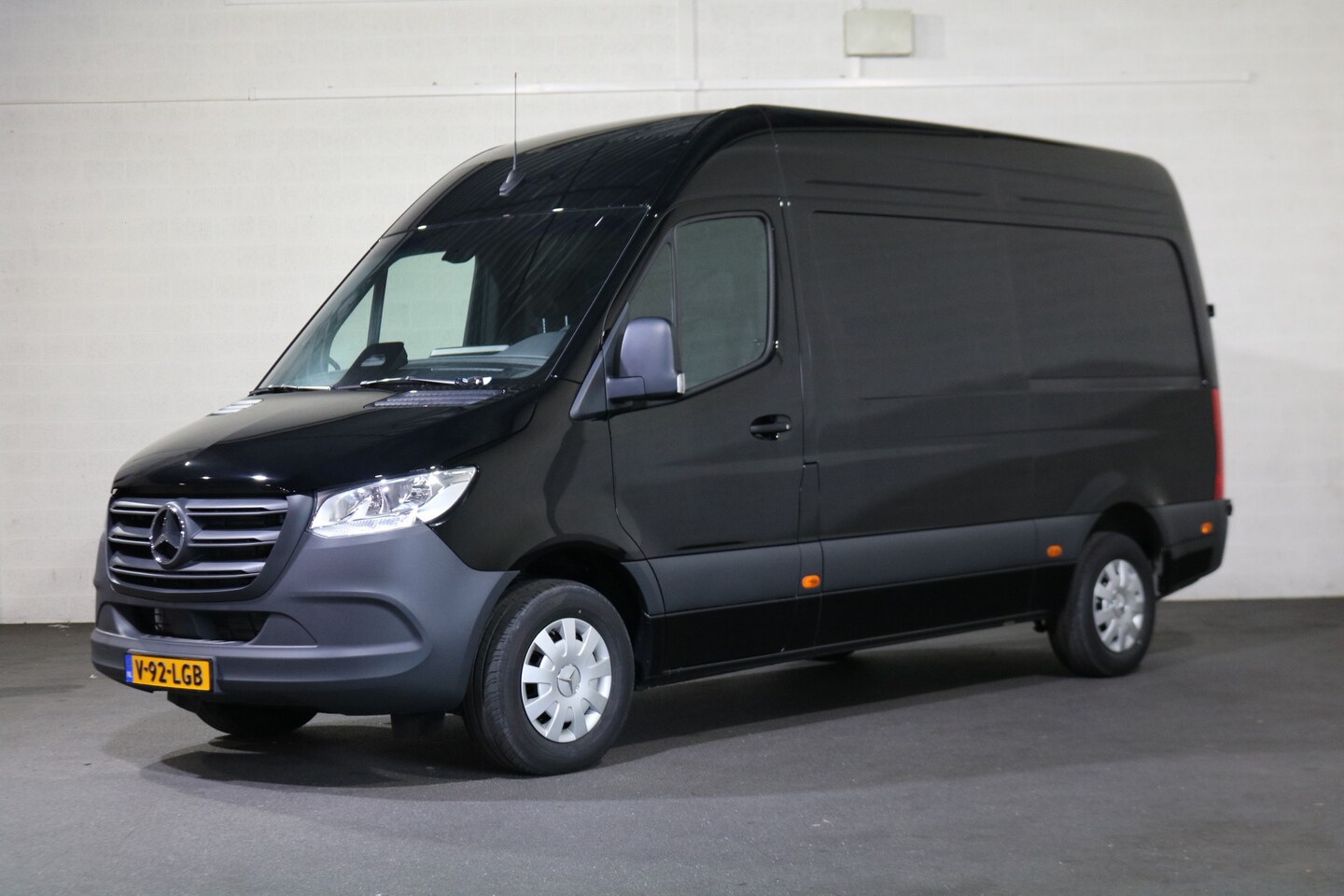 Mercedes-Benz Sprinter - 317 CDI L2 H2 Pro Automaat Navigatie 3.5T Trekhaak - AutoWereld.nl