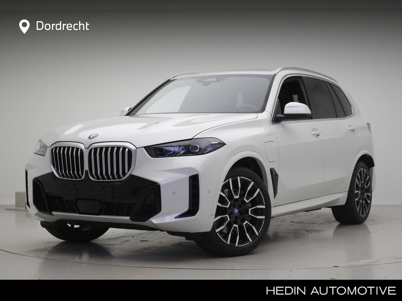 BMW X5 - xDrive50e M-Sport | Panorama | 21" | Soft Close | Trekhaak | Comfortzetels met Ventilatie - AutoWereld.nl