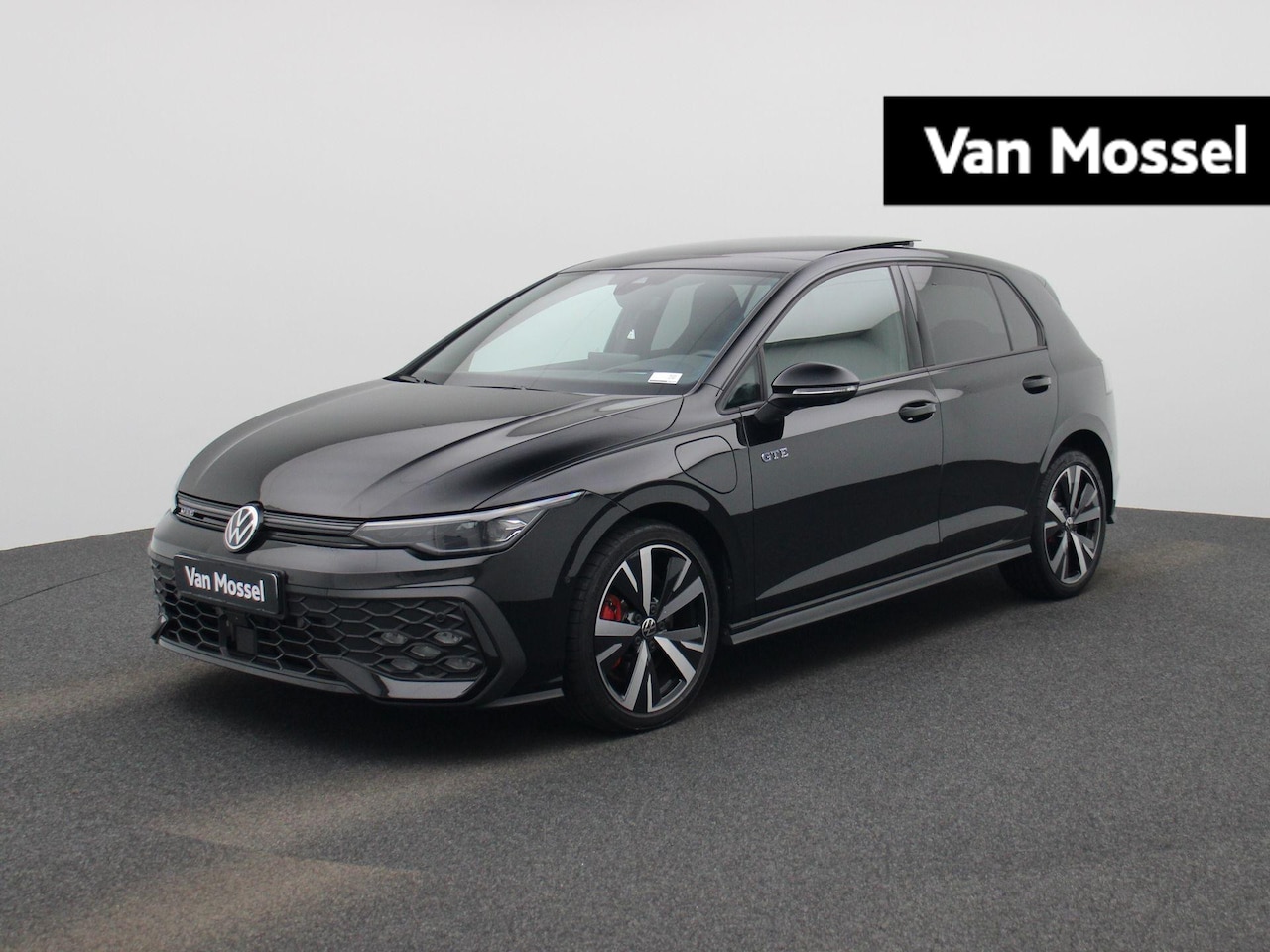 Volkswagen Golf - 1.5 eHybrid GTE 272 PK | Automaat | Plug-In | Panorama Dak | Trekhaak | Black Style | Head - AutoWereld.nl