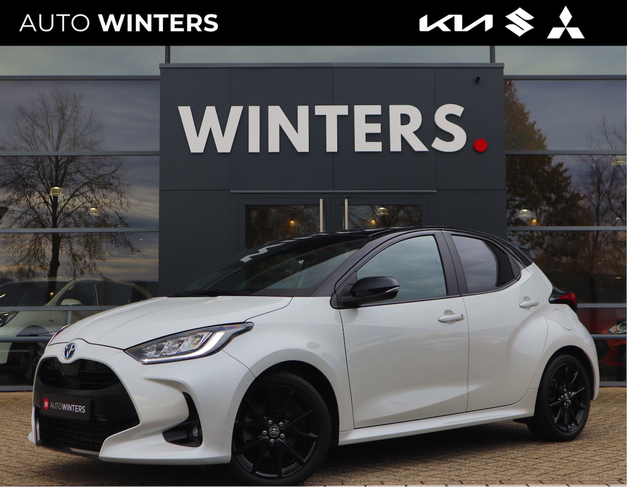 Toyota Yaris - 1.5 Hybrid Executive Black&White | Stoelverwarming | Cruise Control | Carplay | Camera | T - AutoWereld.nl