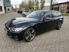 BMW 3-serie Touring - 320i High Executive LEER XENON NAVI PDC NAP