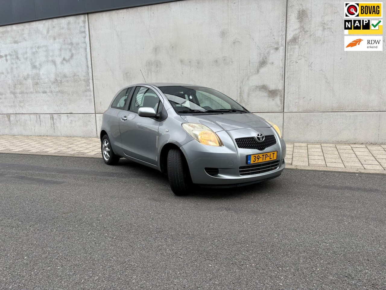 Toyota Yaris - 1.3 VVTi Sol MMT | automaat | airco - AutoWereld.nl