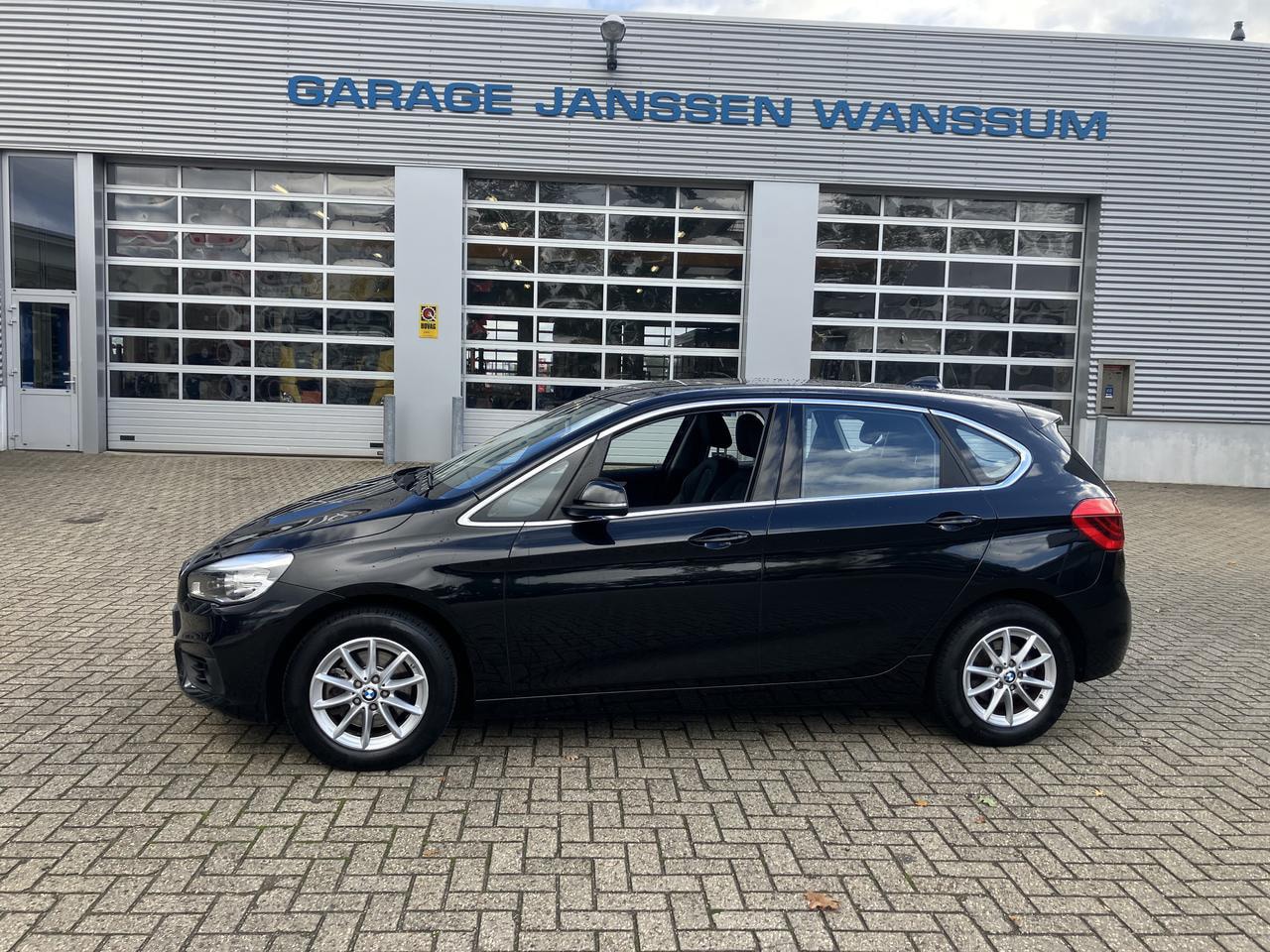 BMW 2-serie Active Tourer - 218I LEDER TREKHAAK - AutoWereld.nl