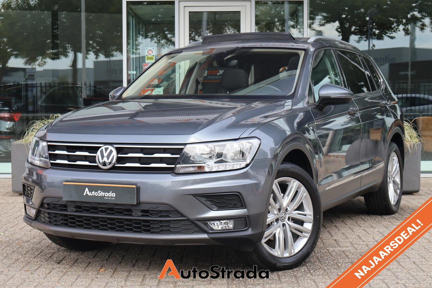 Volkswagen Tiguan Allspace - 1.5 TSI Comfortline Business 150pk 7pers I Pano I Virtual I Massage I Stoelverwarming - AutoWereld.nl