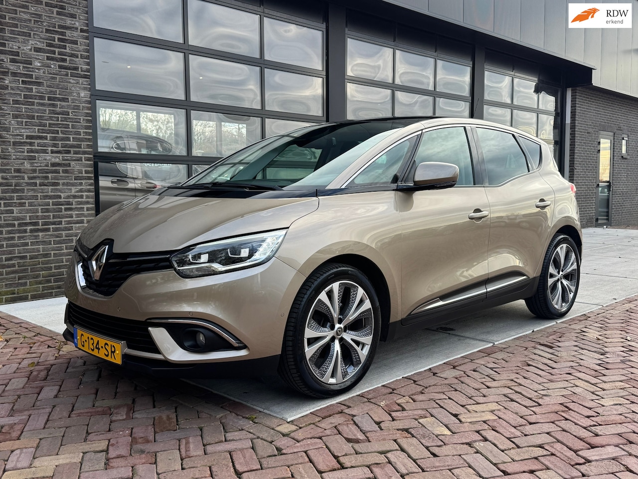 Renault Scénic - 1.3 TCe Bose | Panorama | 59.000 KM! | 1/2 Leer | Navi | - AutoWereld.nl