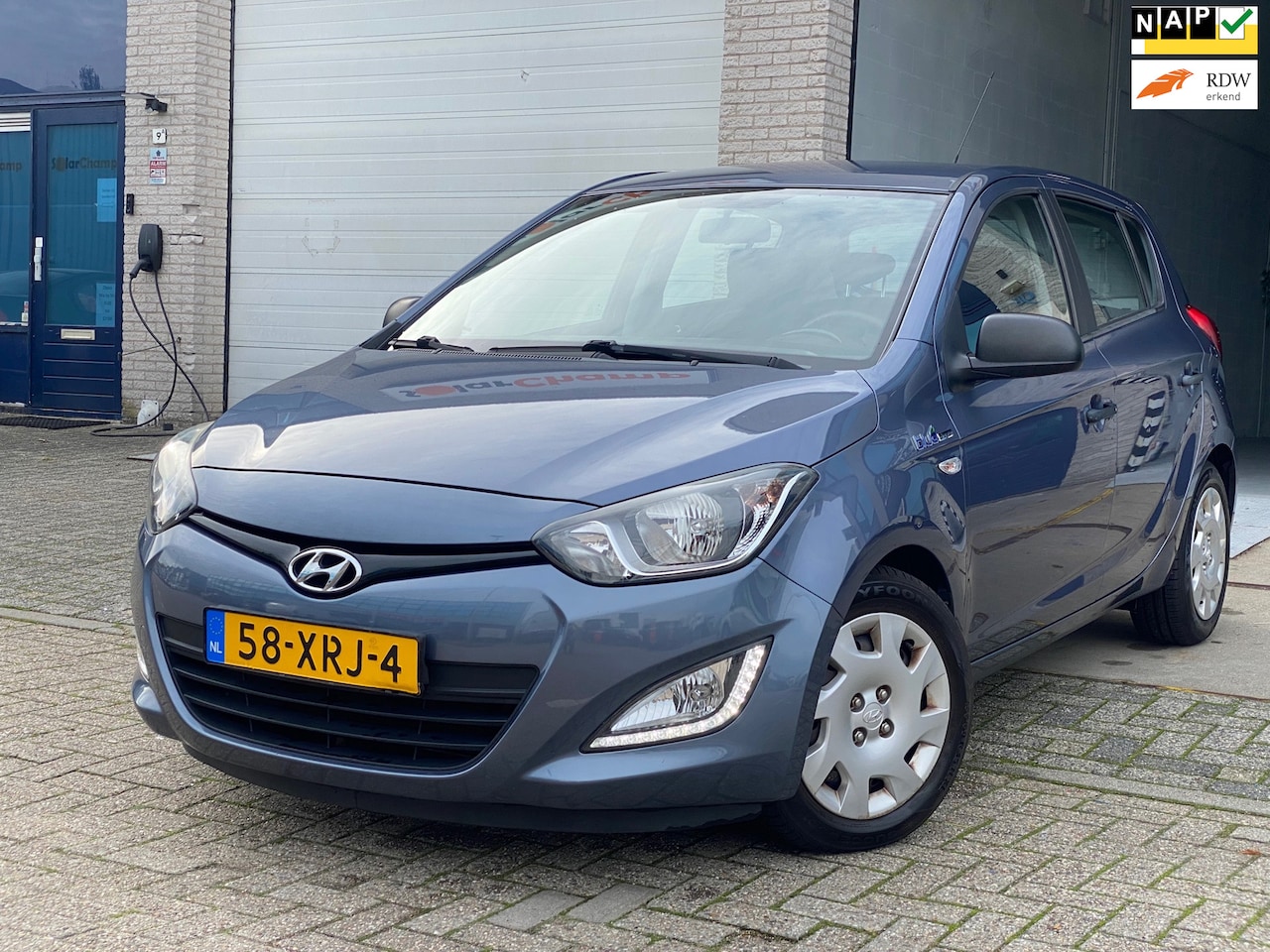 Hyundai i20 - 1.2i Business Edition-Blue drive/5drs/nap/2e EIG/ dealeronderhouden/1jaar apk/airco/ EL-ra - AutoWereld.nl