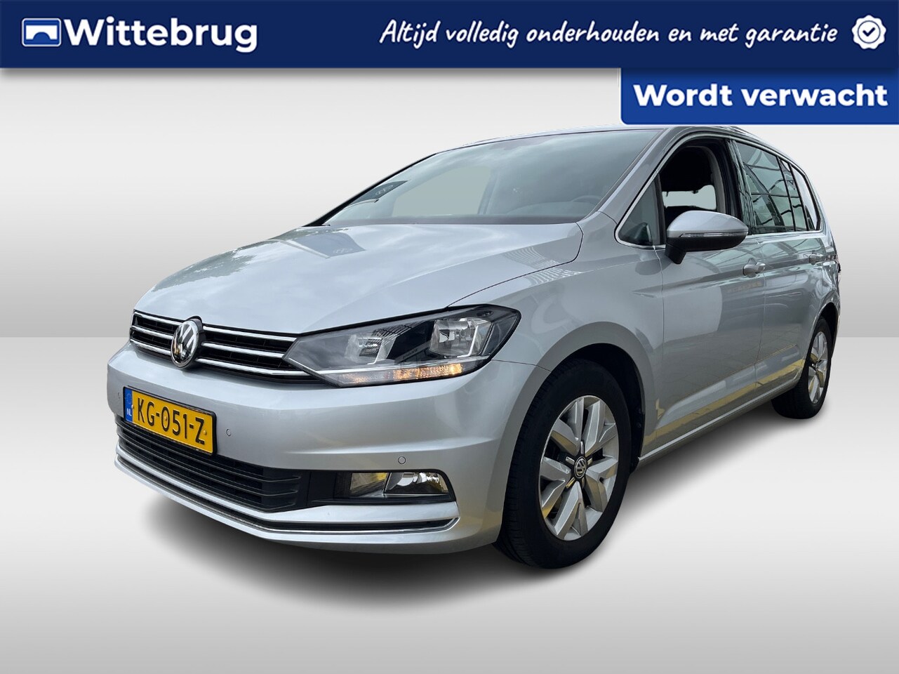 Volkswagen Touran - 1.4 TSI Highline / Navigatie / Camera / Parkeersensoren V+A / Zwenkbare trekhaak / Climate - AutoWereld.nl