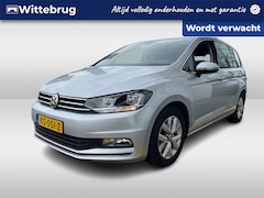 Volkswagen Touran - 1.4 TSI Highline / Navigatie / Camera / Parkeersensoren V+A / Zwenkbare trekhaak / Climate