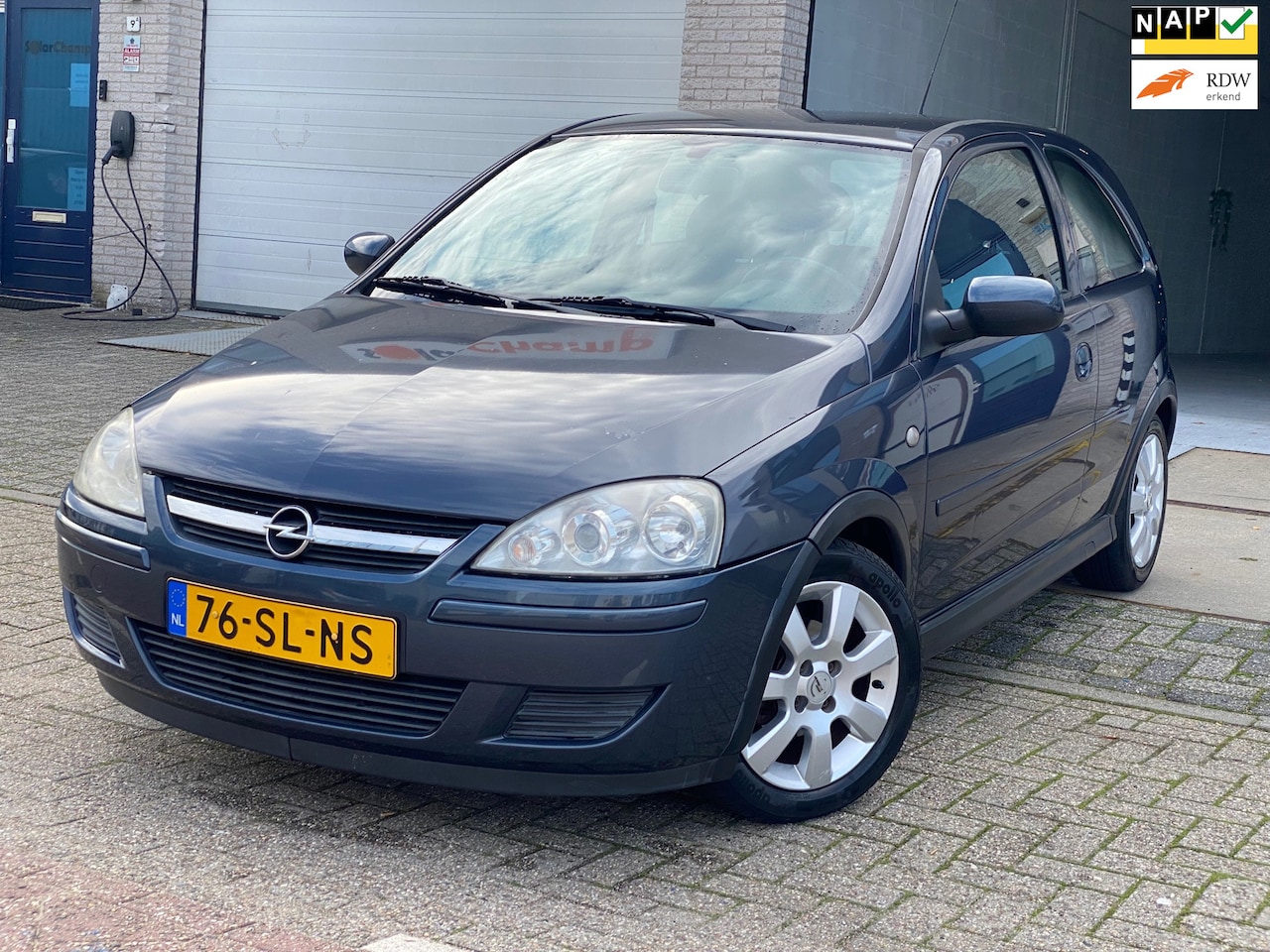 Opel Corsa - 1.2-16V Silverline/ AUTOMAAT/ nap/ dealeronderhouden/1jaar apk/ airco/ pdc/ EL-ramen/ zeer - AutoWereld.nl