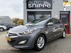Hyundai i30 - 1.6 GDI i-Motion Plus -5DRS.-CLIMA-CRUISECONTROL-NAVI-CAMERA-PDC ACHTER-ISOFIX-BLUETOOTH-O