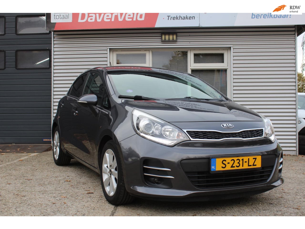 Kia Rio - 1.2 CVVT ComfortLine 5-deurs airco, cruise-control, navigatie, camera, led, multi-media, p - AutoWereld.nl