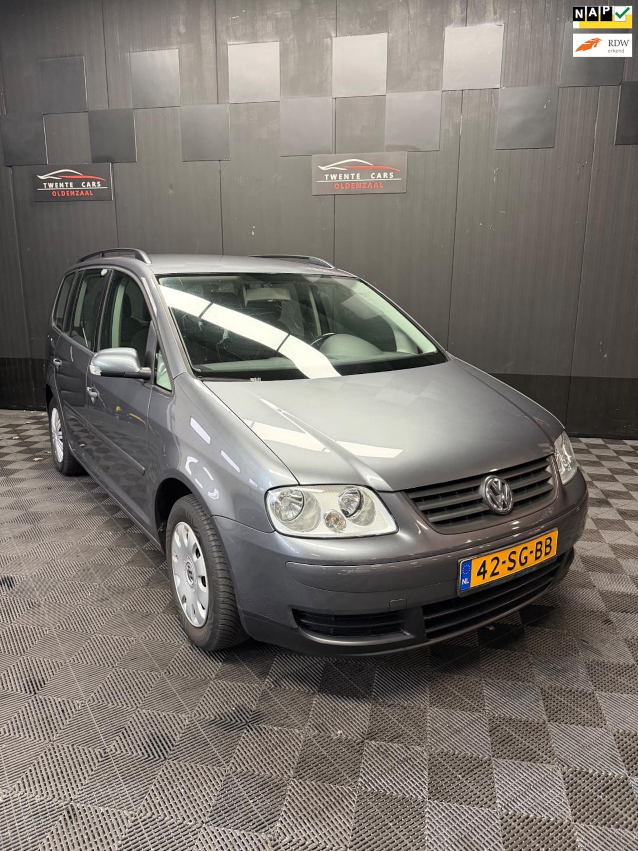 Volkswagen Touran - 1.6-16V FSI Turijn | Clima | Cruise | Nieuwe APK | - AutoWereld.nl