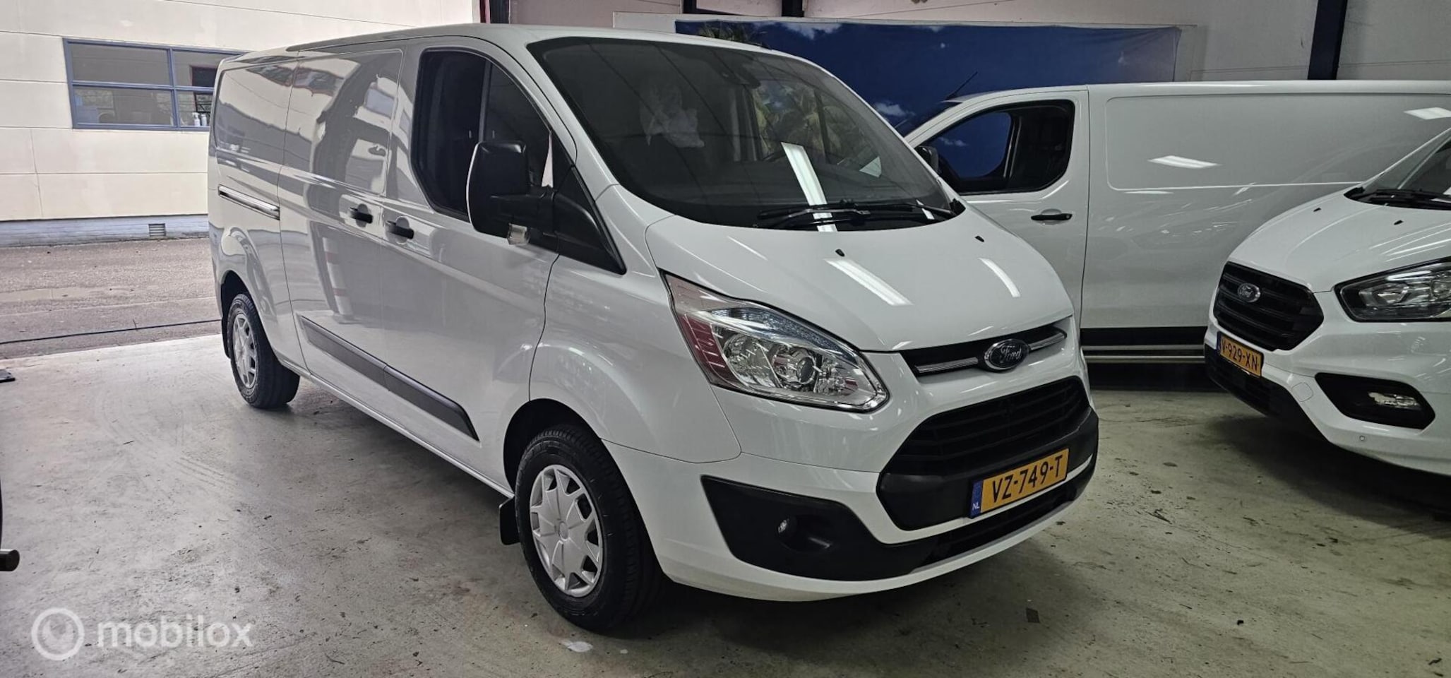 Ford Transit Custom - 290 2.2 TDCI L2H1 Trend 92000KM - AutoWereld.nl