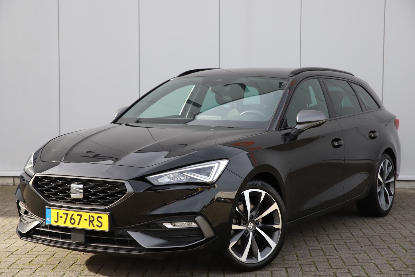 SEAT Leon Sportstourer - 1.5 TSI FR Launch Edition All seasons | Dynamishe richtingaanwijzers | wegklapbare trekhaa - AutoWereld.nl