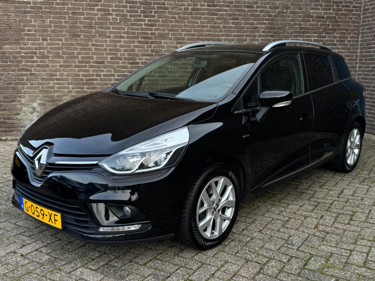 Renault Clio Estate - 0.9 TCe Limited Carplay Cruise-Contr. Navi Parkeersens. DAB Led - AutoWereld.nl