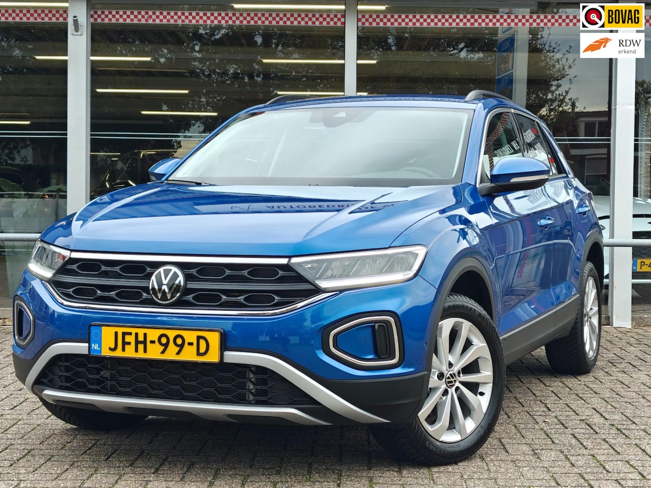 Volkswagen T-Roc - 1.5 TSI Life Edition | Digitaal Dashboard | Stoelverwarming | Carplay en Android Auto - AutoWereld.nl