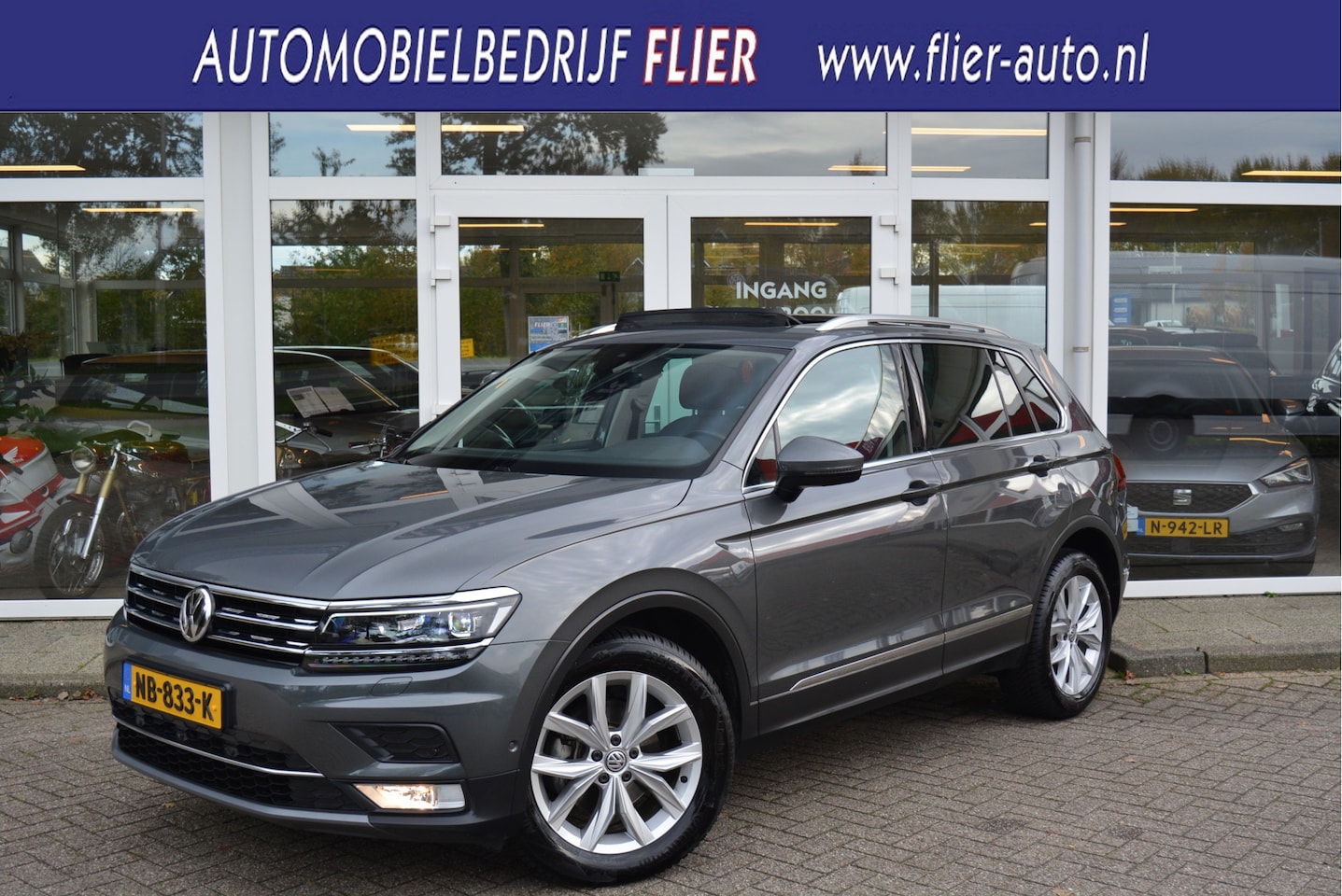 Volkswagen Tiguan - 1.4 TSI ACT Highline Executive | Pano | Adaptive | Trekhaak | Camera | Orig. NL | NAP | - AutoWereld.nl
