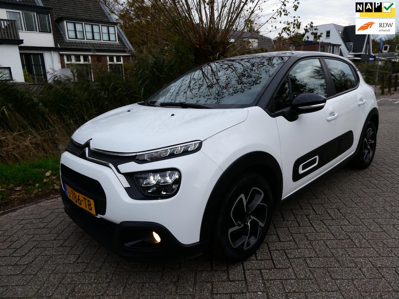 Citroën C3 - 1.2i 83pk 72.000km Clima Cruise Navi Hoge instap Trekhaak LED - AutoWereld.nl