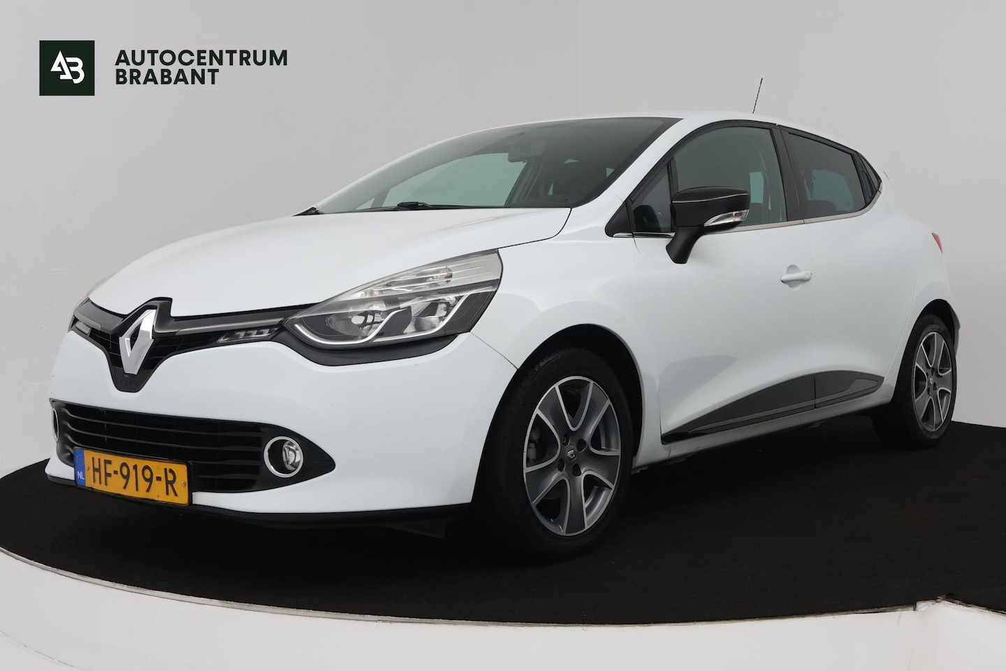 Renault Clio - 0.9 TCe ECO Night&Day (NAVIGATIE, PARKEERSENSOREN, CRUISE CONTROL) - AutoWereld.nl