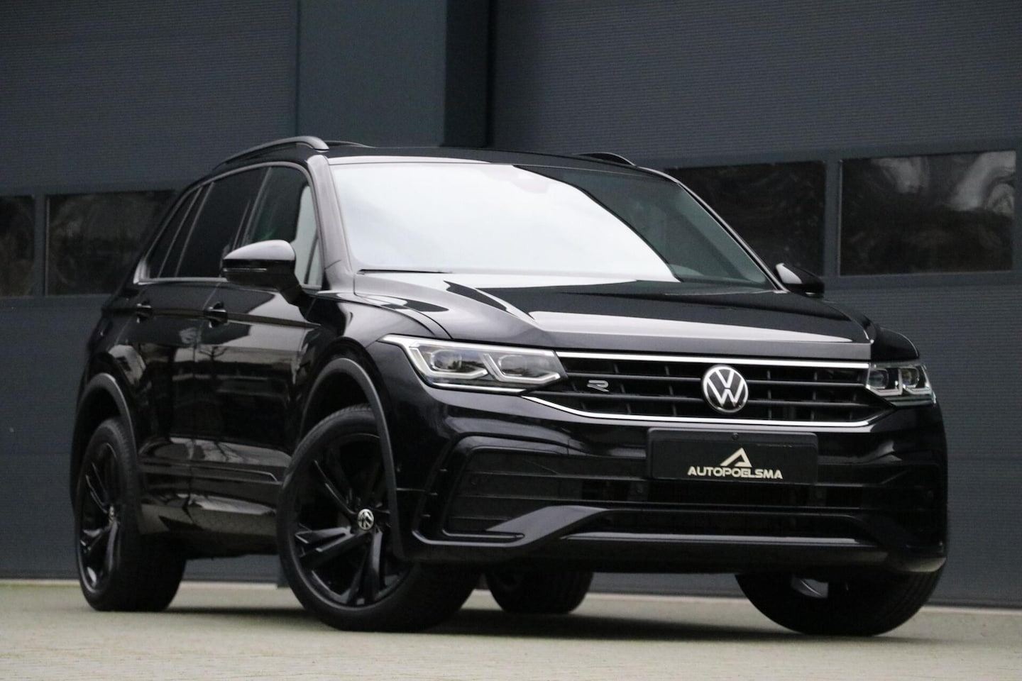 Volkswagen Tiguan - 1.4 TSI eHybrid 3x R-LINE+ BlackStyle Panodak AdaptivCruise PrivacyGlass Trekhaak Sfeerver - AutoWereld.nl