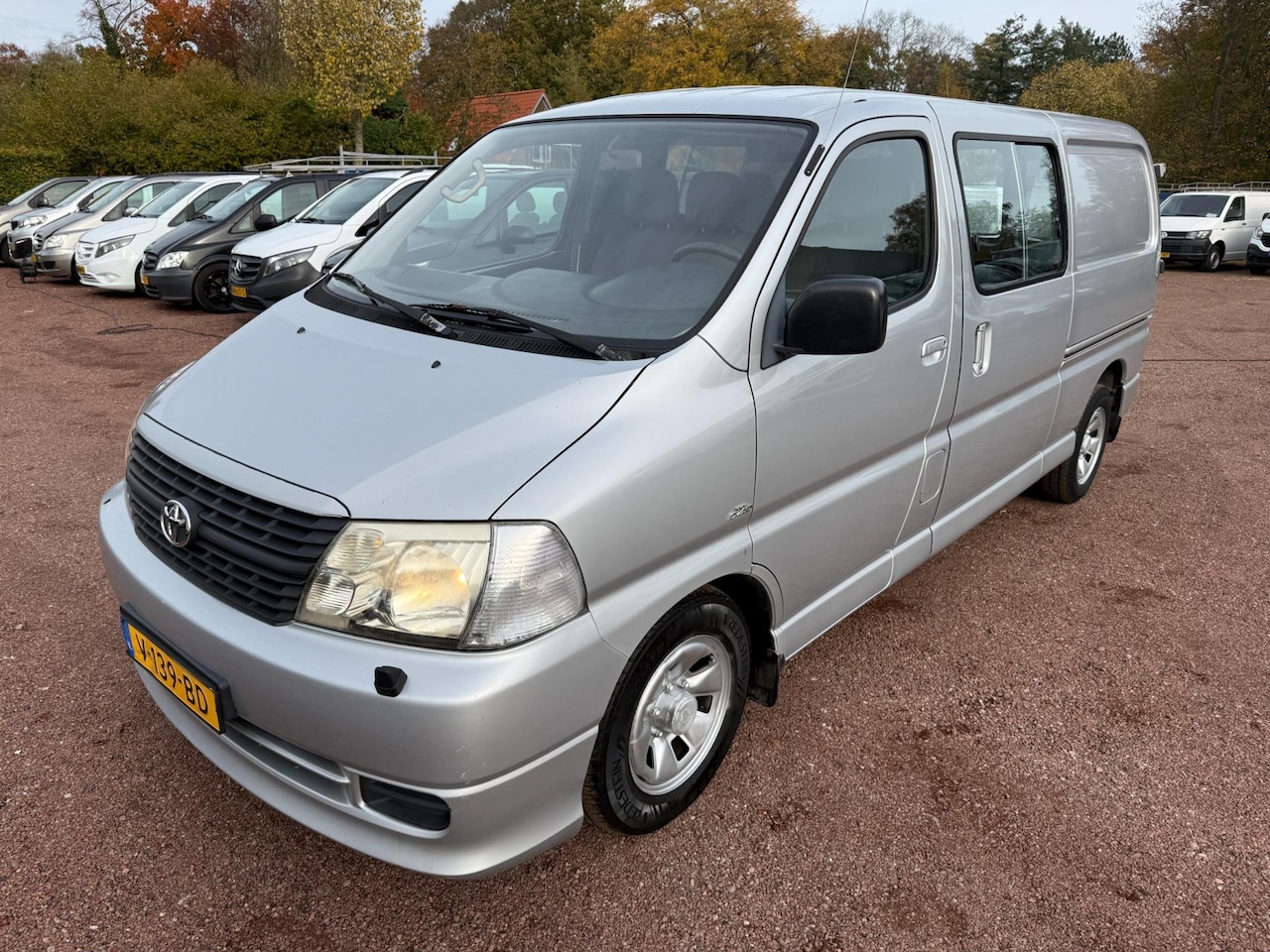 Toyota HiAce - 2.5 D-4D LWB Comfort 4WD 2.5 D-4D LWB Comfort 4WD Airco - AutoWereld.nl