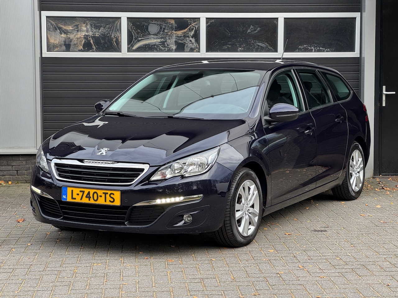 Peugeot 308 SW - 1.2 e-THP Blue Lease Executive PDC, Cruise, Climate Control, - AutoWereld.nl