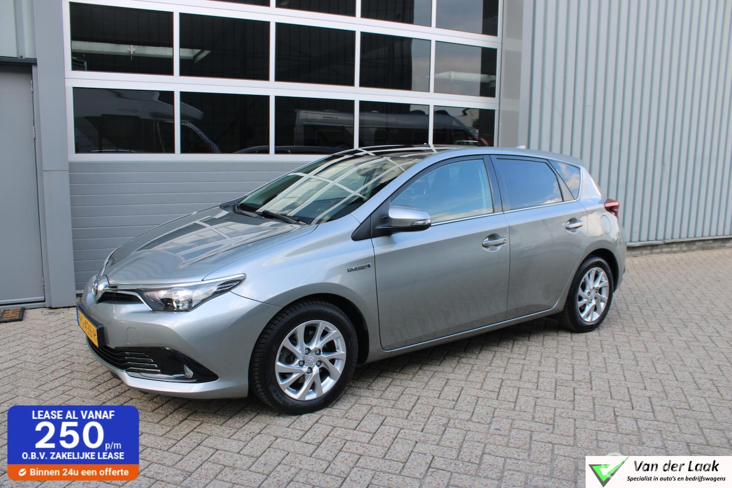 Toyota Auris - 1.8 Hybrid Trend NL Auto | 1e Eigenaar | Panoramadak | Navigatie. - AutoWereld.nl