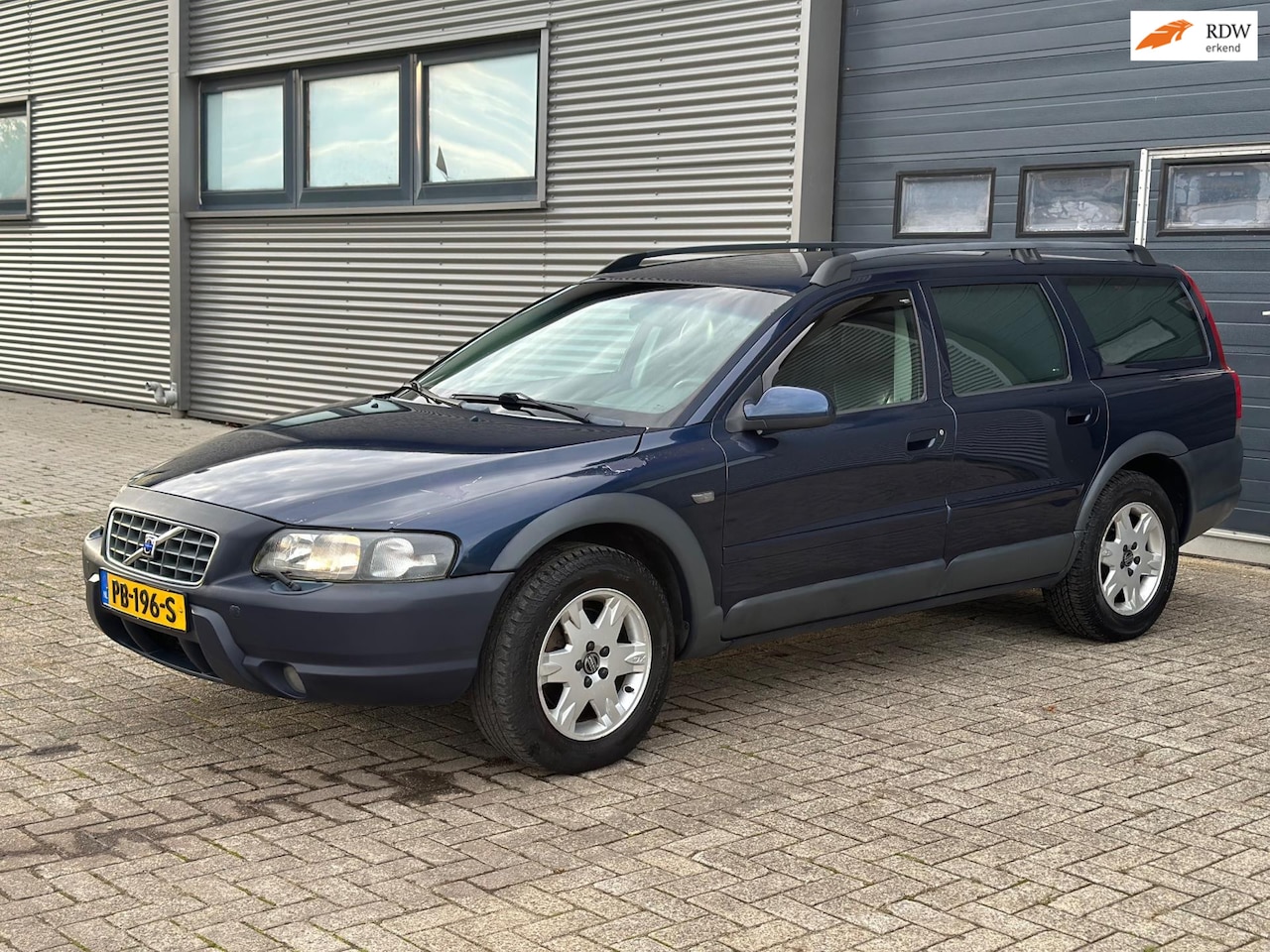 Volvo V70 Cross Country - 2.4 T Geartr. Comf. AUTOMAAT - LEER - TREKHAAK - NWE APK!! - AutoWereld.nl