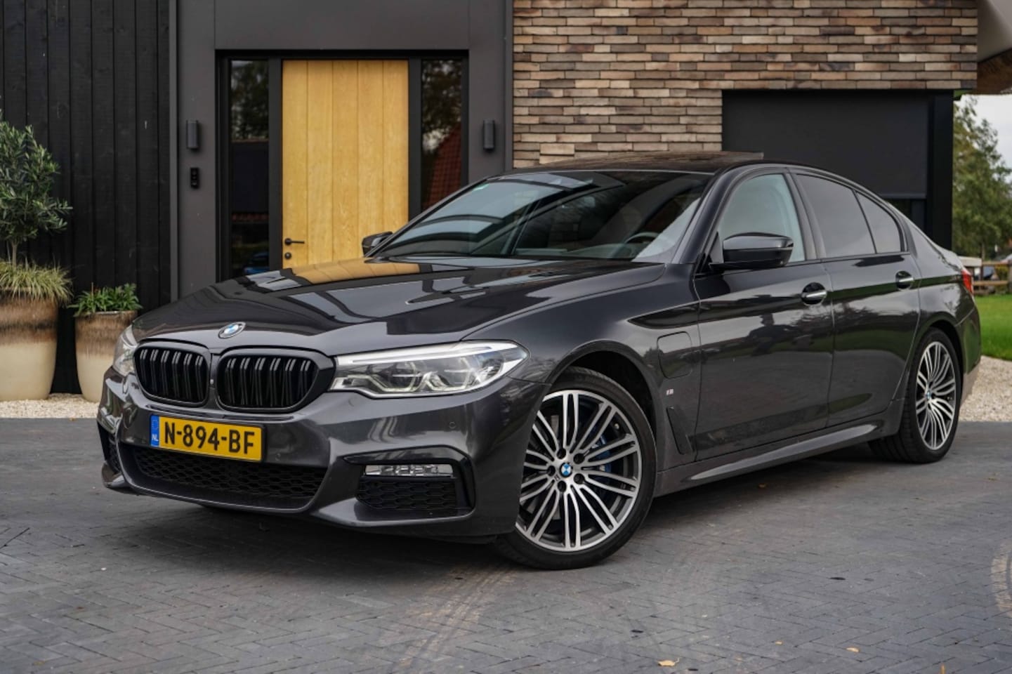 BMW 5-serie - 530e M Sport Pano/360/trkhk/Harman/Shadow - AutoWereld.nl
