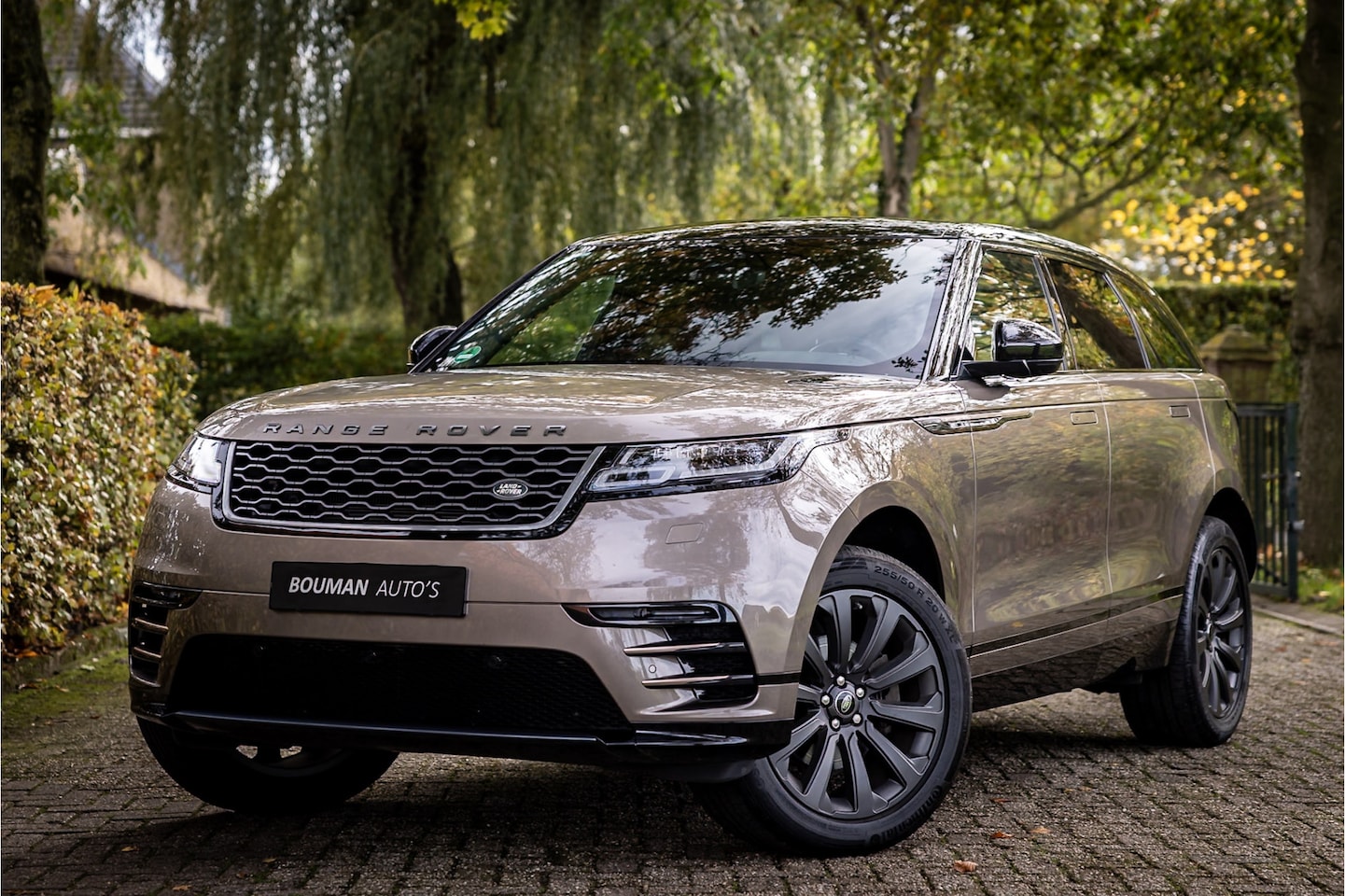 Land Rover Range Rover Velar - 2.0 P250 Turbo AWD R-Dynamic 20" Afneembare Trekhaak - AutoWereld.nl