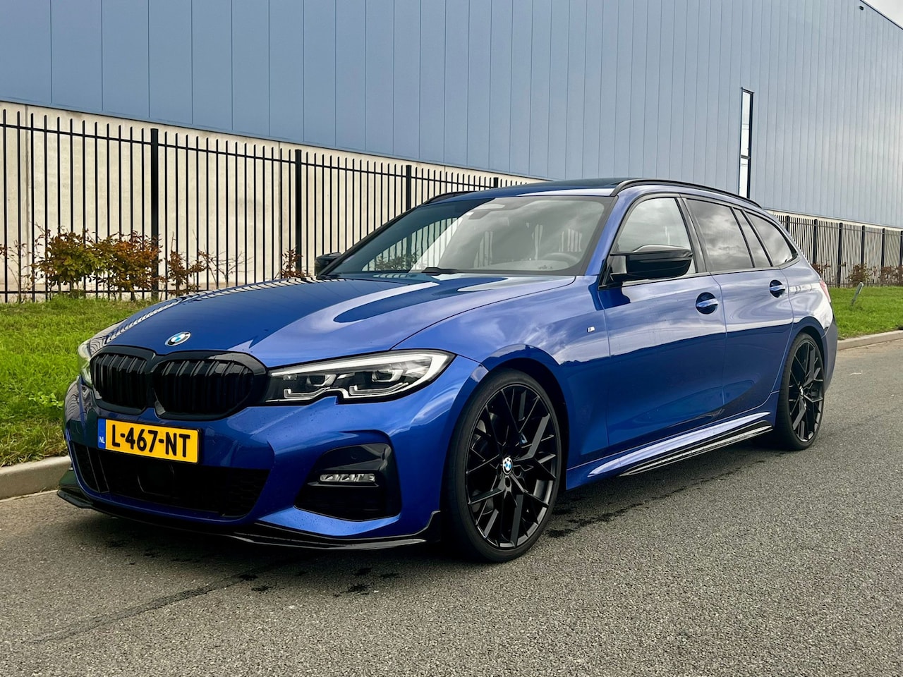 BMW 3-serie Touring - 330i High Executive M Sport | Panoramadak - AutoWereld.nl