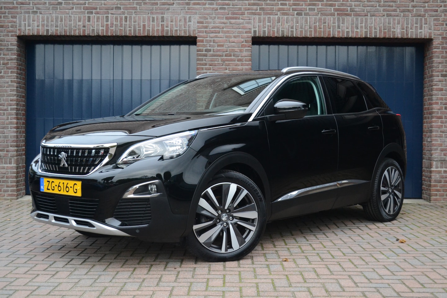Peugeot 3008 - 1.2 PureTech Blue Lease Premium | Trekhaak | Keyless | Camera | Carplay/Android Auto - AutoWereld.nl