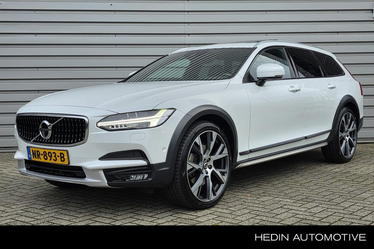 Volvo V90 Cross Country - 2.0 T5 Pro | Bowers & Wilkins | Trekhaak | Panoramadak | Stoelverwarming | 21 "LM Velgen | - AutoWereld.nl