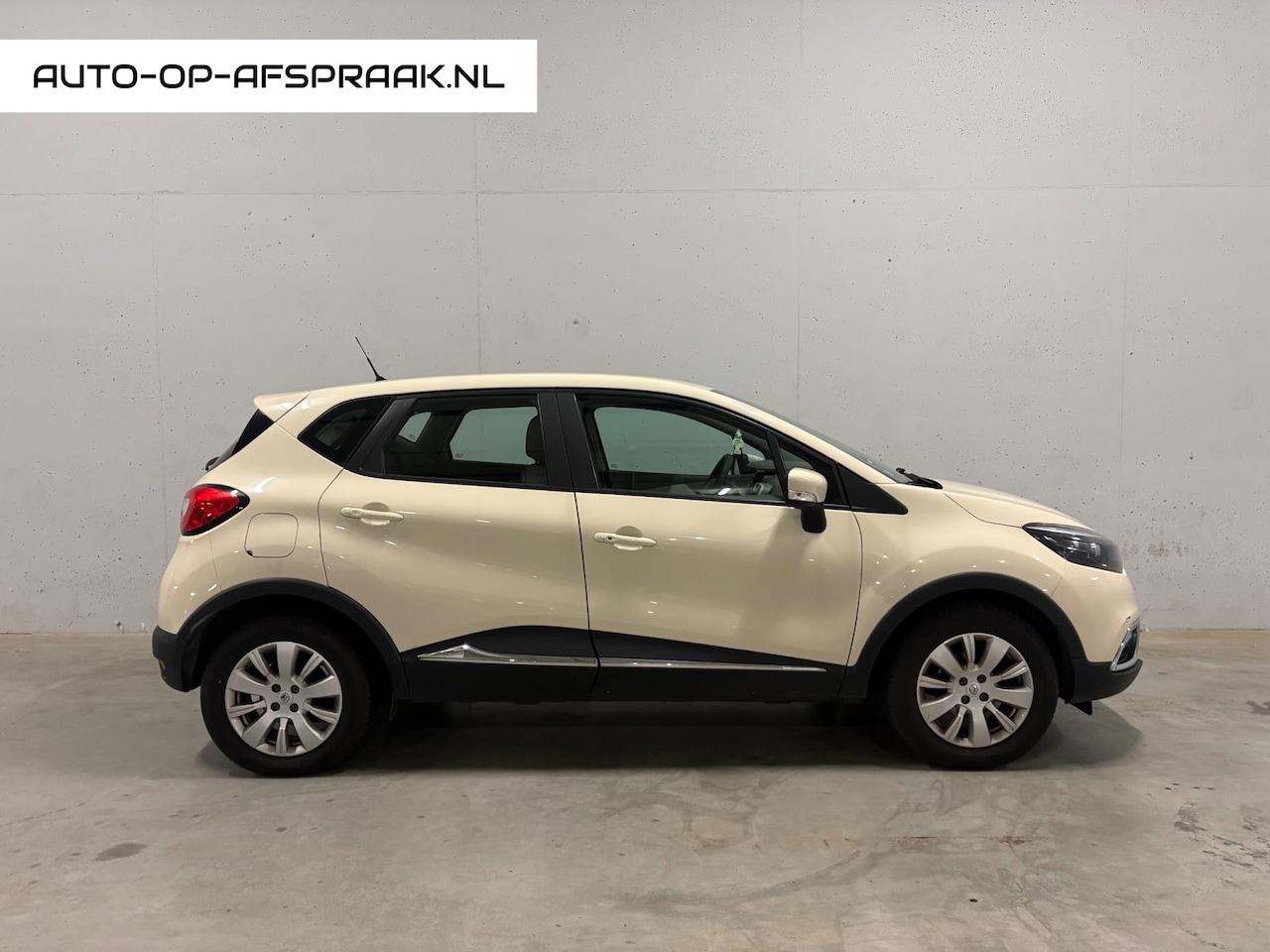 Renault Captur - 0.9 TCe Expression 5drs. Navi Cruise Control Airco APK NAP Trekhaak - AutoWereld.nl