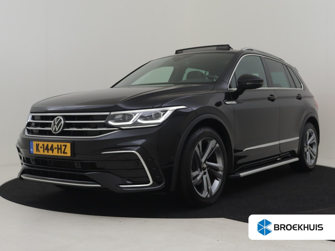 Volkswagen Tiguan - 1.5 TSI R-Line Business+ | Electrische stoelen met geheugen | Elektrisch bedienbare achter - AutoWereld.nl