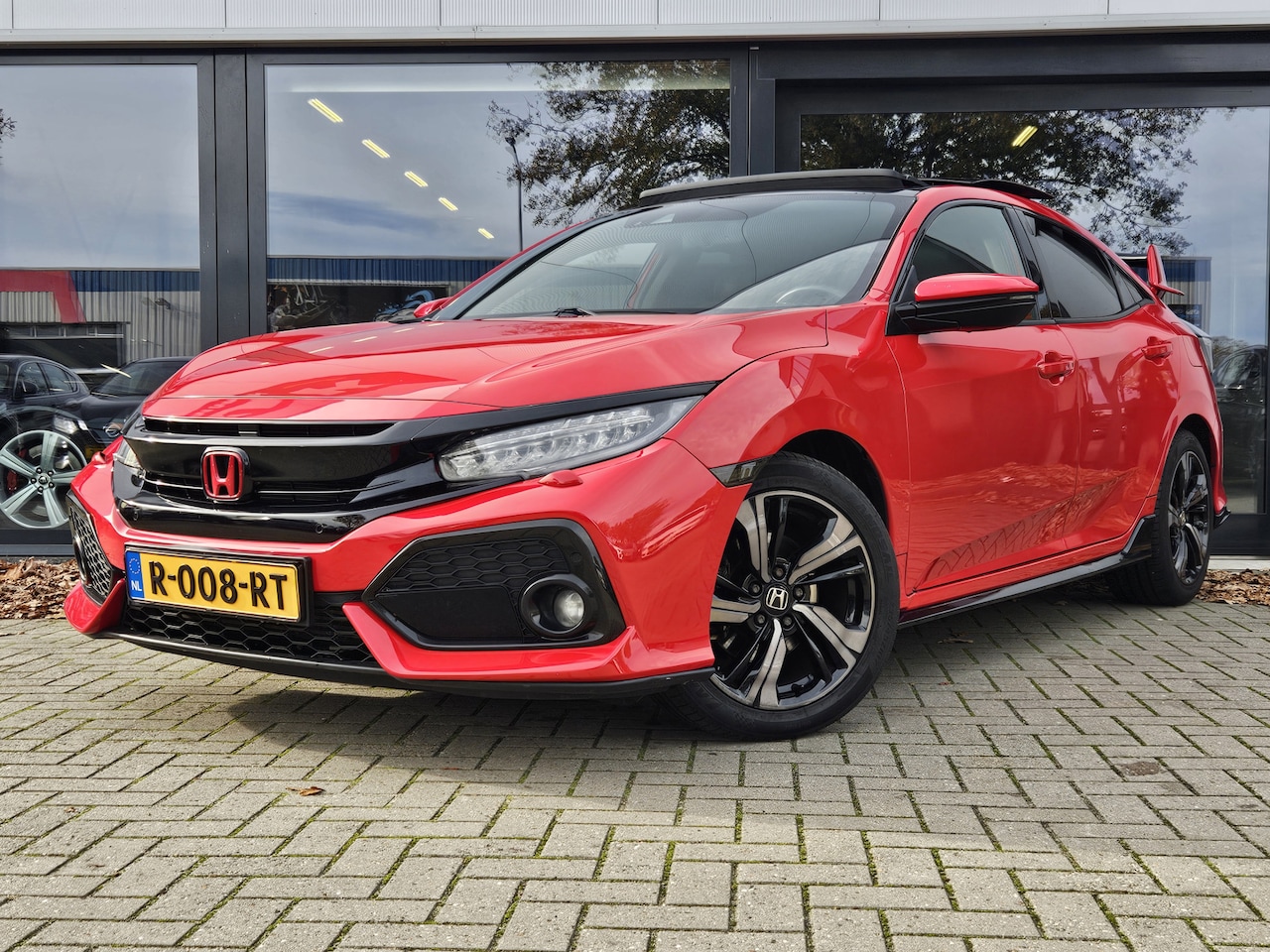 Honda Civic - 1.5 i-VTEC Sport Plus + PANO DAK + R-TYPE PAKKET + LED + CAMERA - AutoWereld.nl