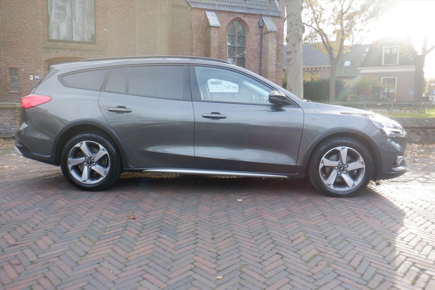 Ford Focus Wagon - Titanium X Business-CAMERA-XENON-CARPLAY-BOVAG - AutoWereld.nl