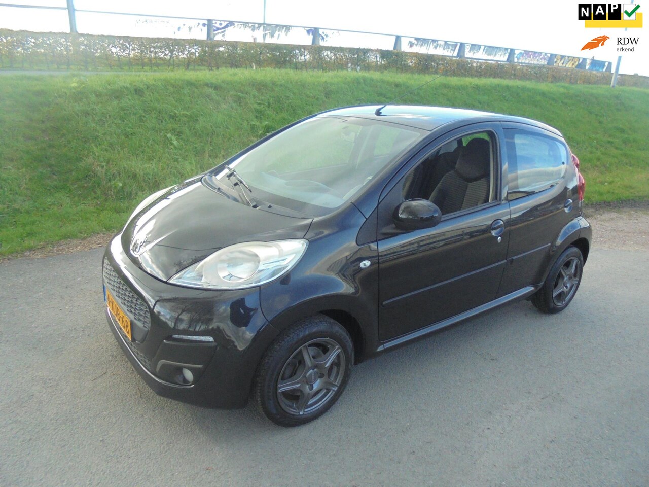 Peugeot 107 - Peugeot 107 1.0 benzine 5 deurs airco lmv Led 136.000km - AutoWereld.nl