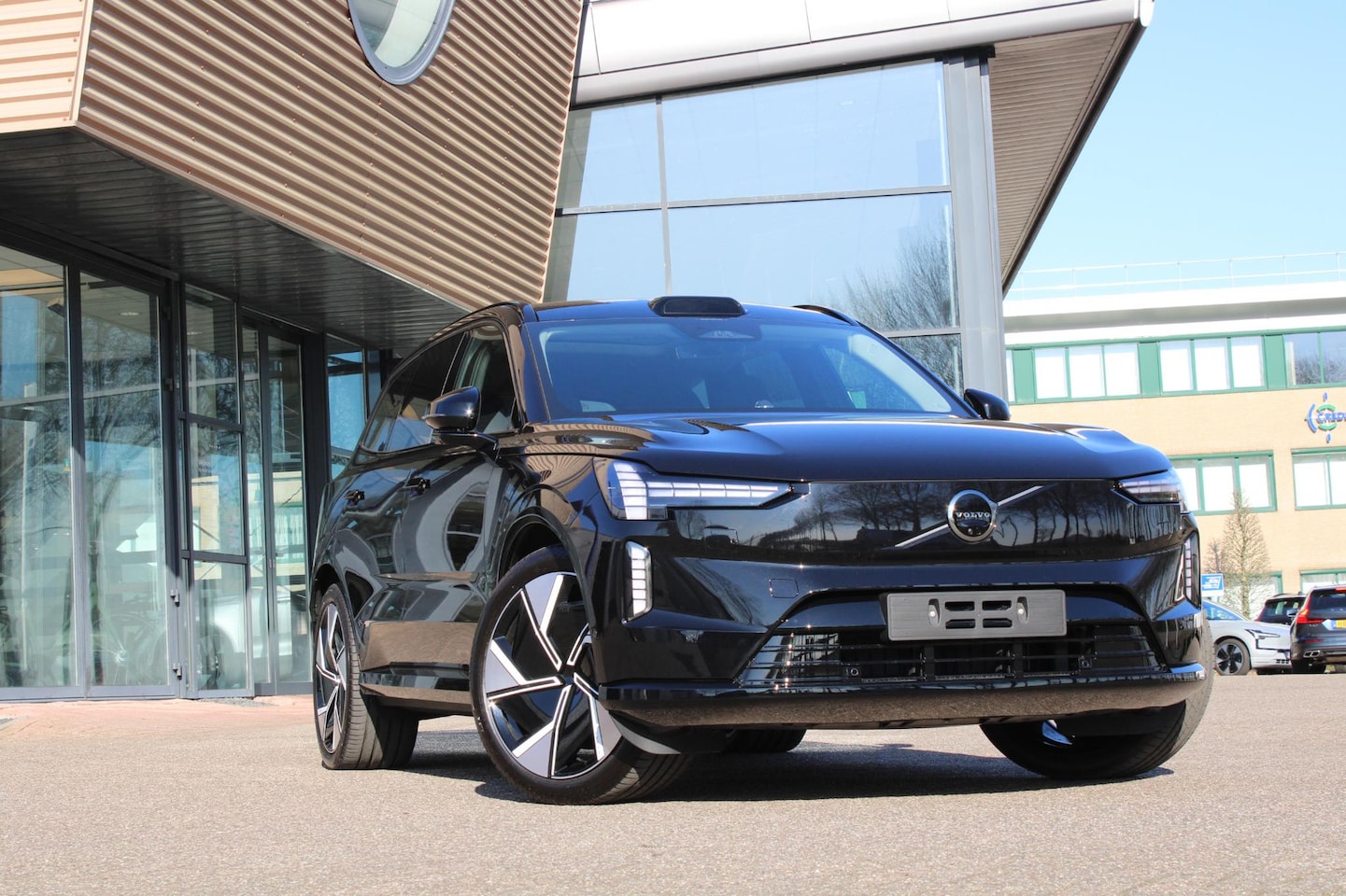 Volvo EX90 - Twin Motor Performance Ultra 7p. 111 kWh, Nordico Charcoal interieur, 22" Lichtmetalen vel - AutoWereld.nl