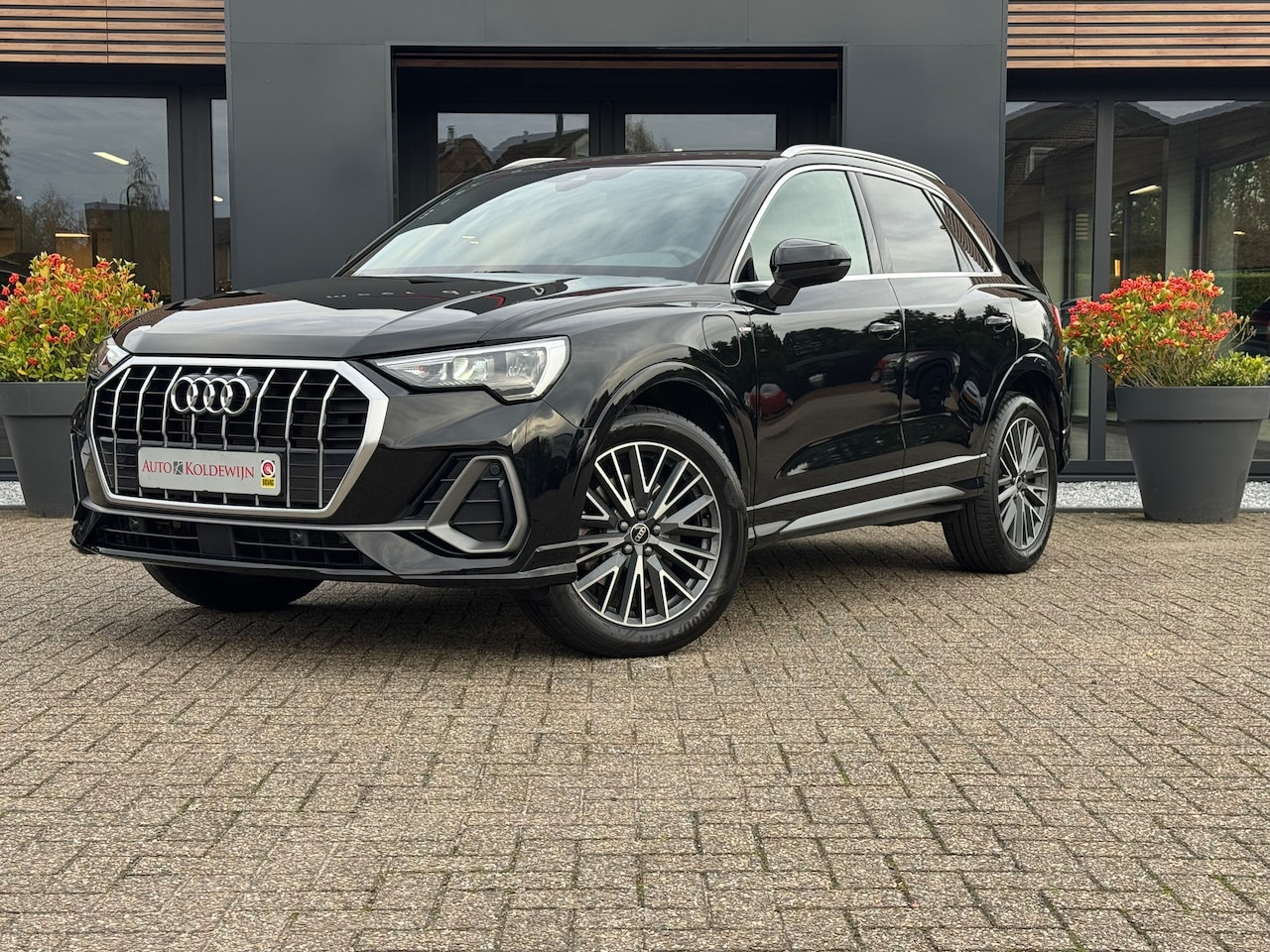 Audi Q3 - 45 TFSIe PHEV 245 Pk S-Line S-Tronic 19 Inch - AutoWereld.nl