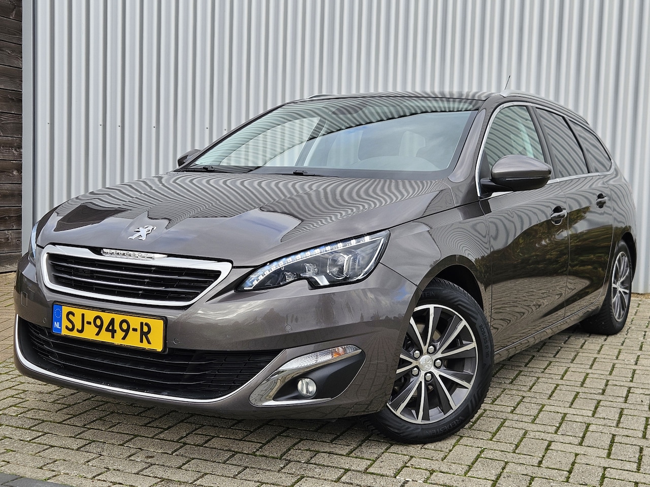 Peugeot 308 SW - 1.2 PureTech Allure /Led/Pano/PDC/Denon/Trekhaak! - AutoWereld.nl