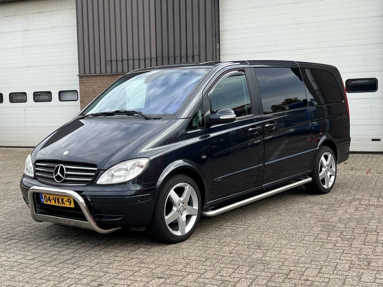 Mercedes-Benz Viano - 3.0 CDI V6 DC Ambiente Lang / Luchtvering / Automaat / 5 zitplaatsen / Airco / Navi / Leat - AutoWereld.nl
