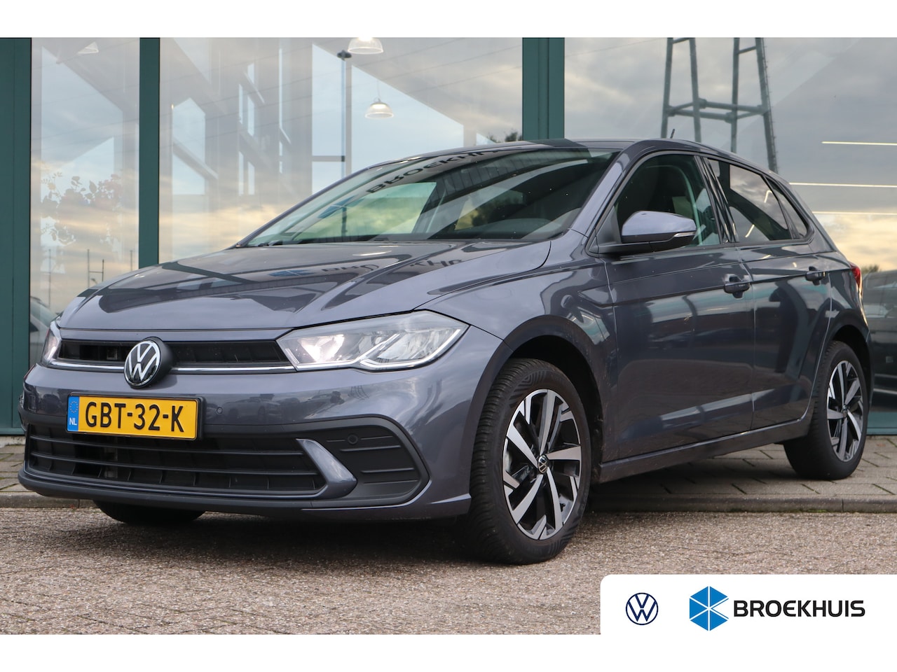 Volkswagen Polo - 95PK 1.0 TSI Life Edition | Achteruitrijcamera | Draadloze telefoonlader | Hill hold funct - AutoWereld.nl