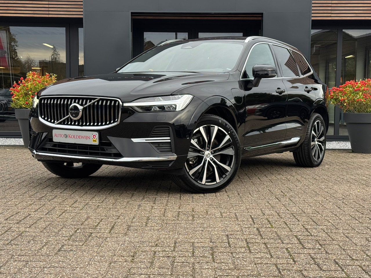 Volvo XC60 - T6 AWD 350 Pk Recharge Plus Bright Pano - AutoWereld.nl